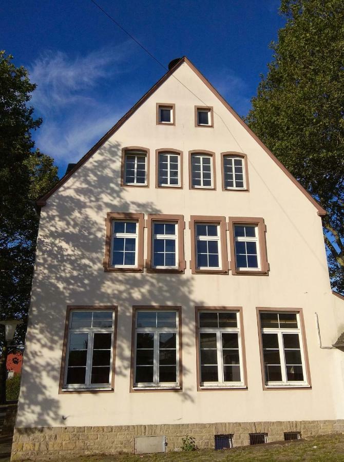 Alte Schule Gaestehaus - The Principal'S Rooms Appartment Bitburg Exteriör bild